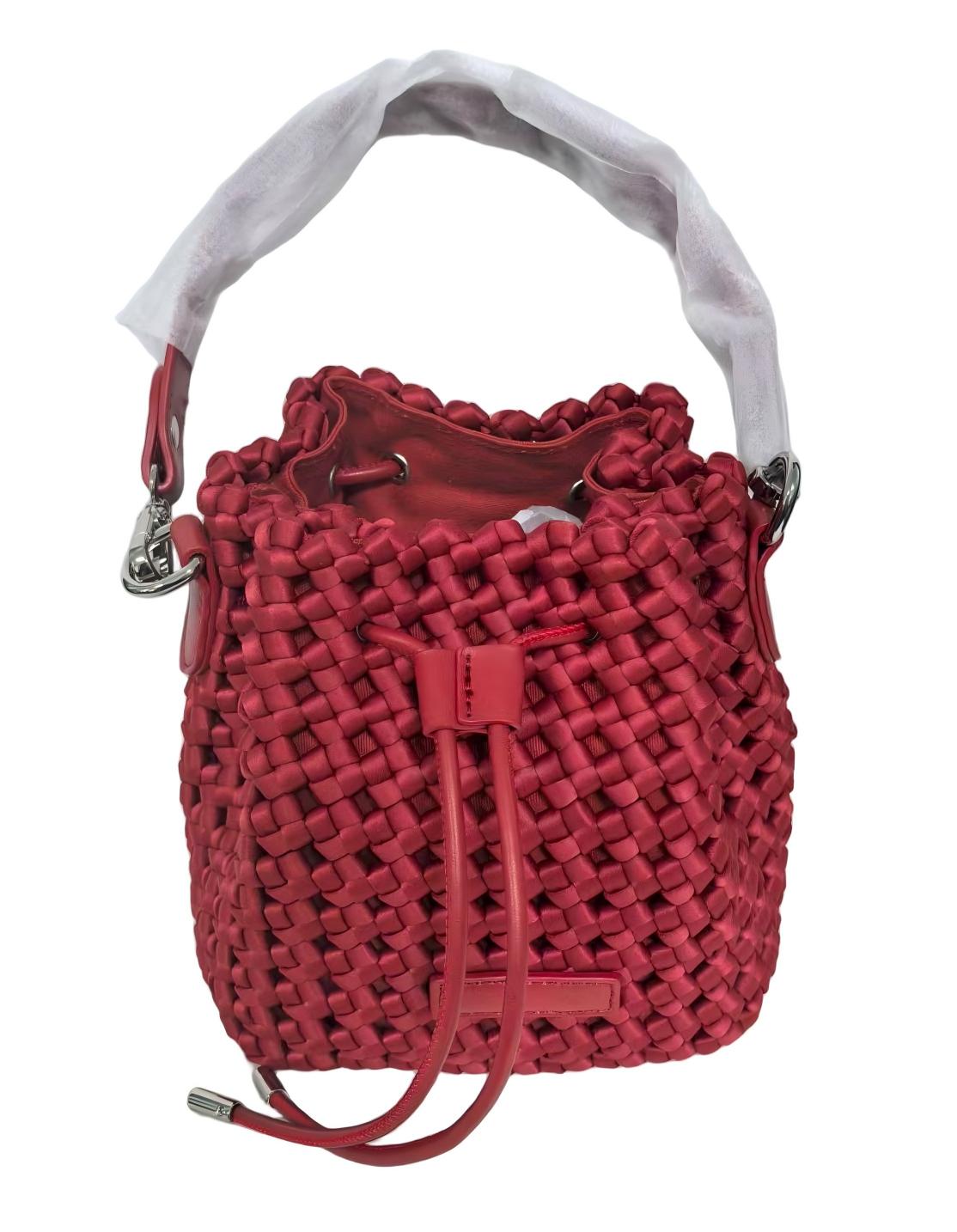 Woven Neoprene Crossbody Bucket Bag – Lightweight Drawstring Tote for Daily Casual Travel